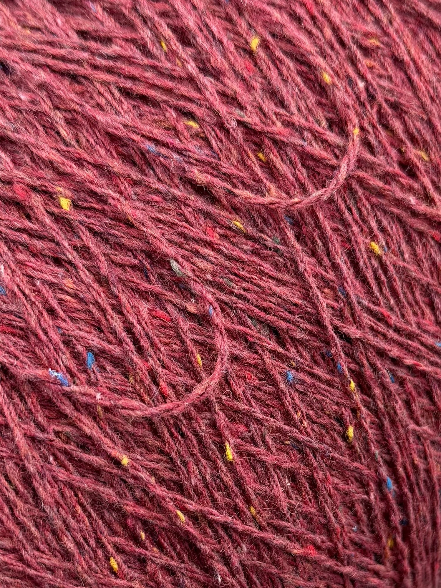 G&G Filati Tweedcash 3700 – Antique Garnet Tweed mit farbigen Einsprenkelung